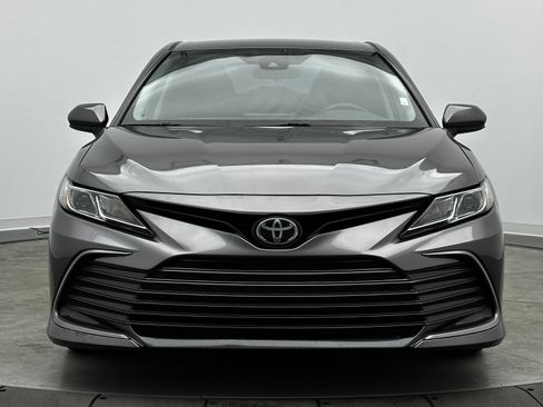 Used 2021 Toyota Camry LE image 2