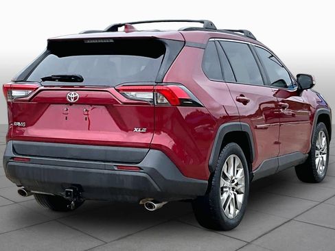 Used 2020 Toyota RAV4 XLE Premium FWD image 13