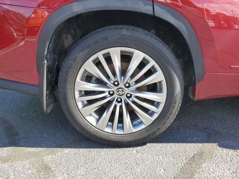 Used 2024 Toyota Highlander Platinum AWD/4WD image 5