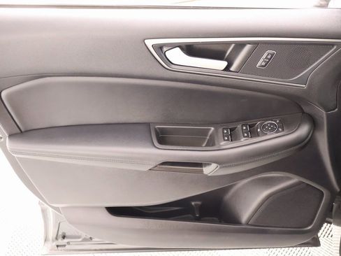 Used 2021 Ford Edge SE image 15