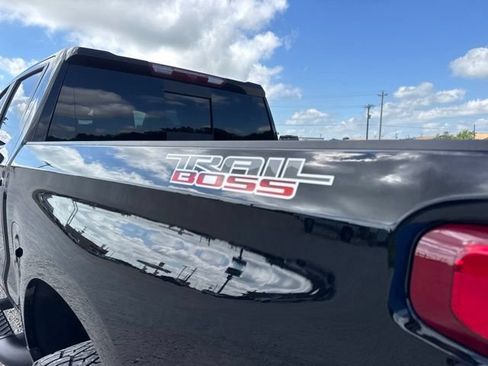 Used 2025 Chevrolet Silverado 1500 LT Trail Boss w/ LT Trail Boss Premium Package AWD/4WD image 12