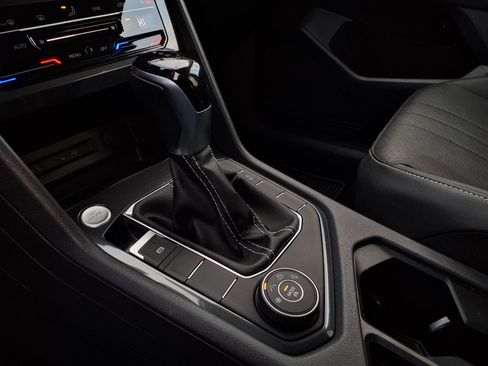 Used 2022 Volkswagen Tiguan SE image 20