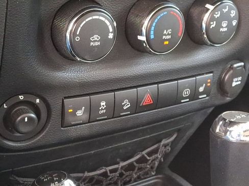 Used 2012 Jeep Wrangler Unlimited Sahara w/ Dual Top Group image 21