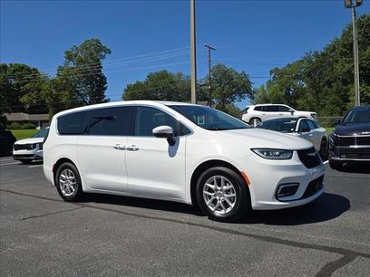 Used 2023 Chrysler Pacifica Touring-L
