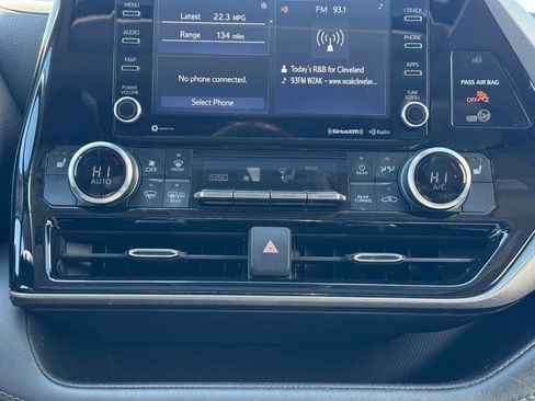 Used 2022 Toyota Highlander XLE image 37