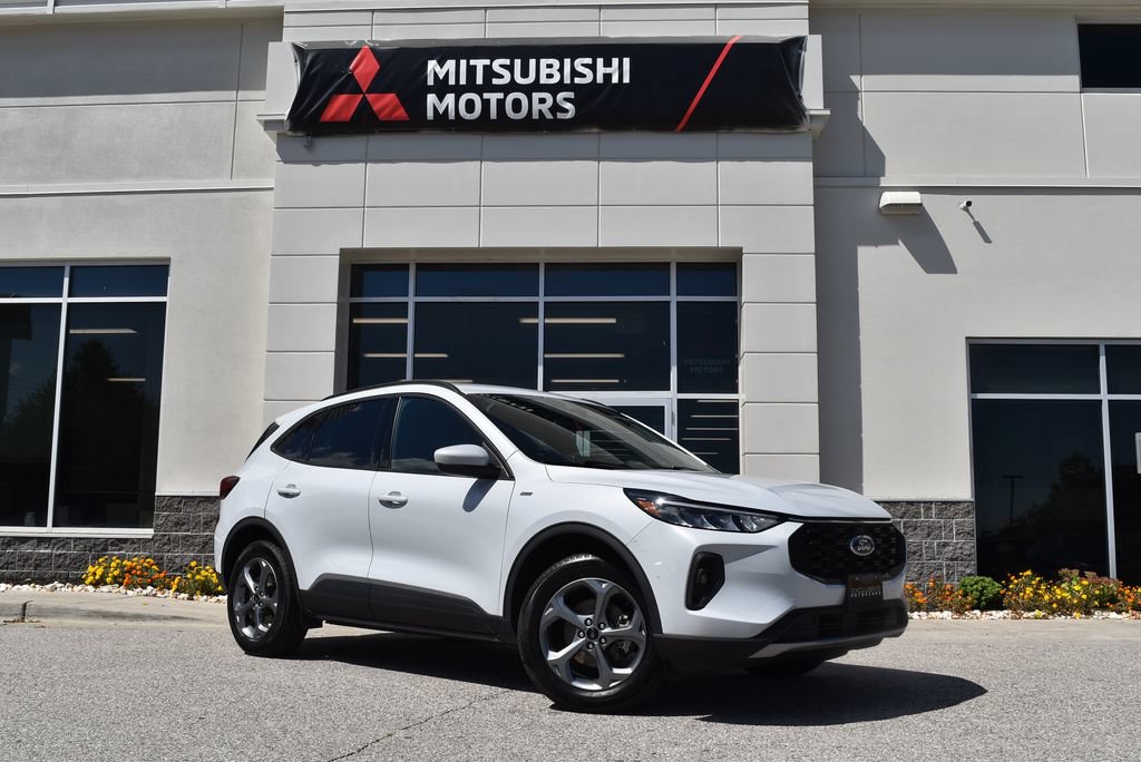 Used 2025 Ford Escape ST-Line Select AWD/4WD image 1