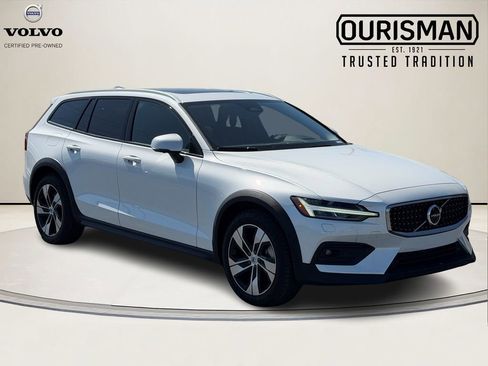 Used 2024 Volvo V60 B5 Cross Country Plus AWD/4WD image 1