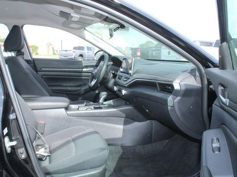 Used 2025 Nissan Altima 2.5 SV image 11