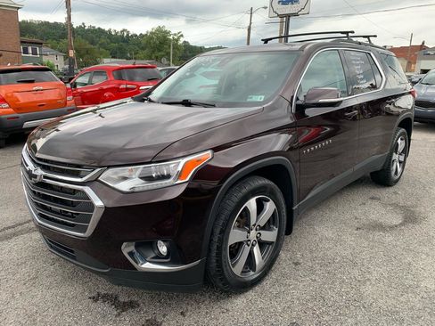 Used 2020 Chevrolet Traverse LT w/ LT Premium Package AWD/4WD image 2