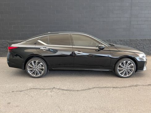 Used 2023 Nissan Altima 2.5 SL AWD/4WD image 2