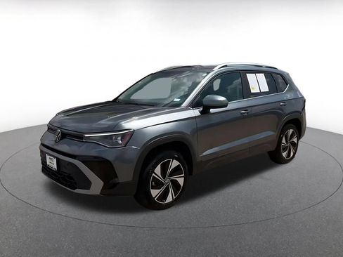 Used 2026 Volkswagen Taos SE AWD/4WD image 7