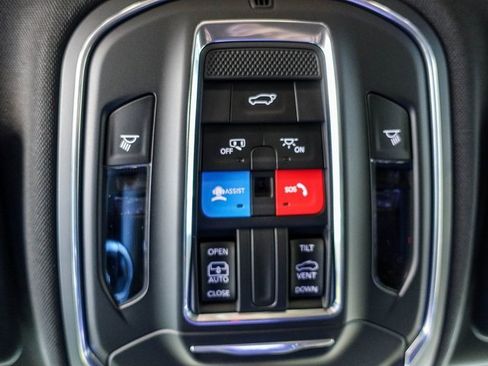 New 2025 Jeep Grand Cherokee Altitude image 19