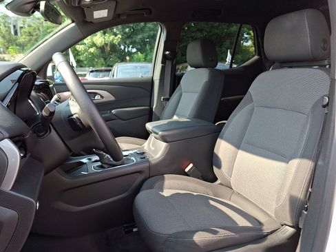 Used 2022 Chevrolet Traverse LT FWD image 12