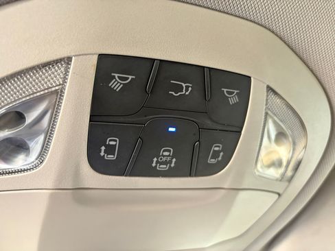 Used 2024 Chrysler Pacifica Limited FWD image 24