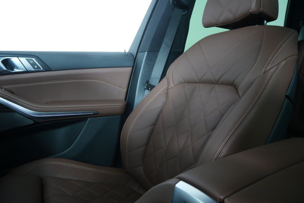 Used 2026 BMW X5 xDrive40i AWD/4WD image 25