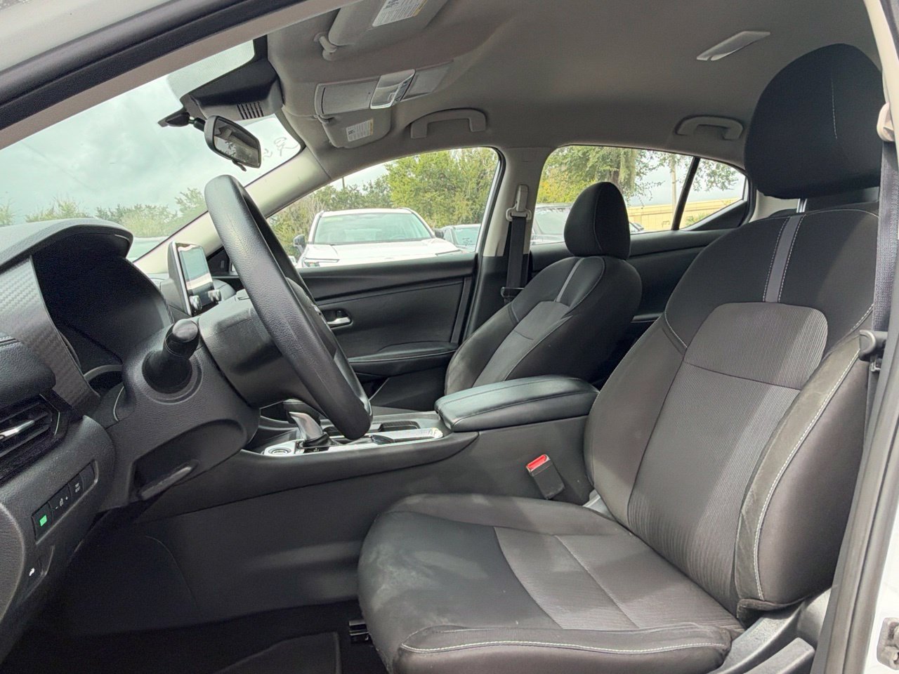 Used 2025 Nissan Sentra SV FWD image 6