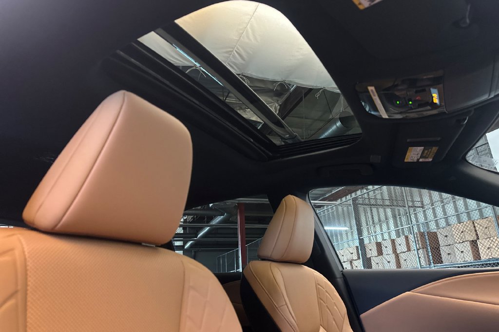 Certified 2025 Lexus RX 350 FWD w/ Accessory Package image 17