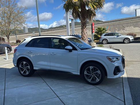 Used 2025 Audi Q3 2.0T Premium w/ Convenience Plus Package image 5