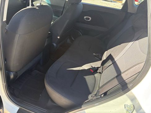 Used 2017 Kia Soul + image 7