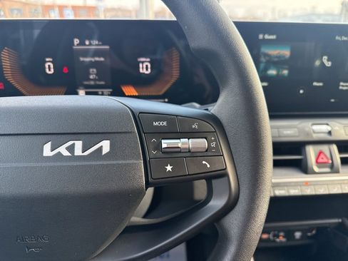 New 2025 Kia K4 LXS image 25