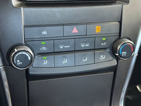 Used 2016 Toyota Camry LE FWD image 25