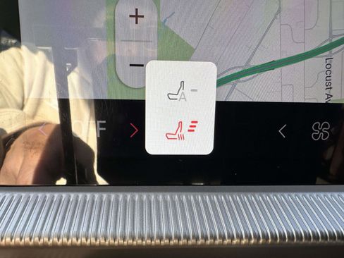 Used 2025 Ford Explorer Active image 25