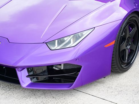 Used 2018 Lamborghini Huracan LP 580-2 RWD image 2