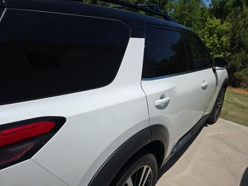 Used 2023 Nissan Pathfinder Platinum FWD image 5