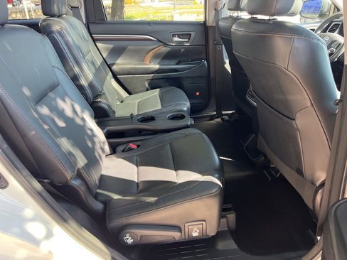 Used 2016 Toyota Highlander Limited image 14