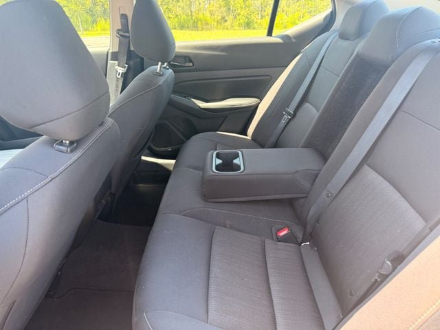 Used 2025 Nissan Altima 2.5 SV FWD image 12