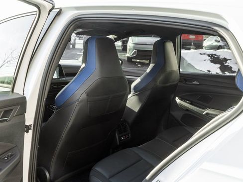 Used 2024 Volkswagen Golf R image 30