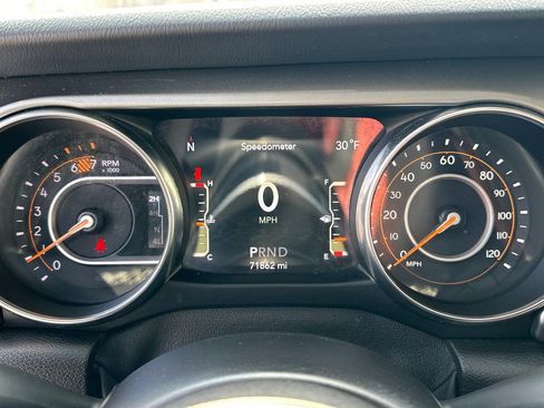 Used 2020 Jeep Wrangler Unlimited Sahara image 27