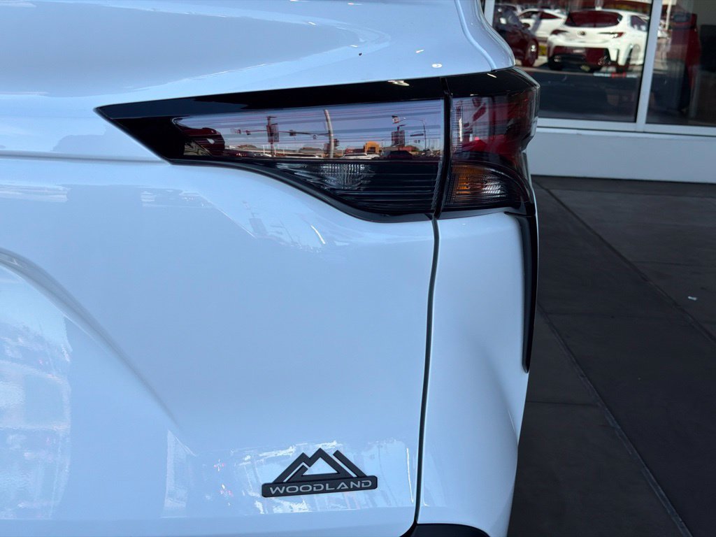 New 2026 Toyota Sienna XLE Woodland Edition AWD/4WD image 12