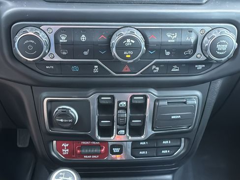 Used 2023 Jeep Wrangler Unlimited Rubicon 4xe w/ Steel Bumper Group image 32