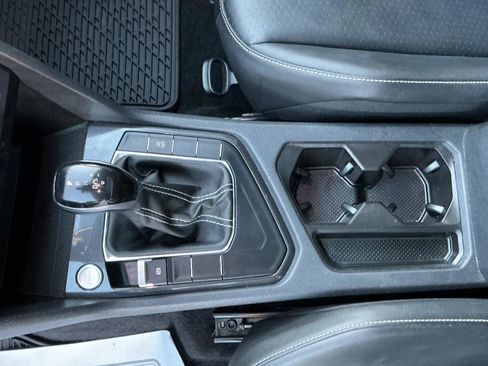 Used 2022 Volkswagen Tiguan SE w/ Panoramic Sunroof Package FWD image 19