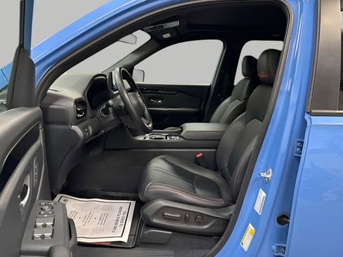 Used 2025 Honda Pilot TrailSport image 9