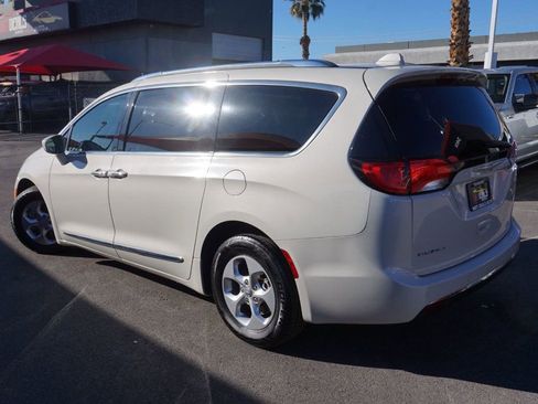 Used 2017 Chrysler Pacifica Touring-L Plus image 4