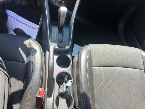 Used 2021 Chevrolet Trax LT w/ LT Convenience Package FWD image 28