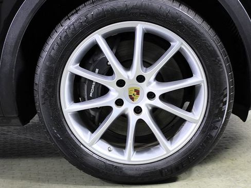 Certified 2023 Porsche Cayenne AWD/4WD image 12