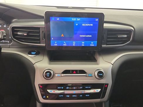 Used 2022 Ford Explorer XLT w/ Equipment Group 202A image 12