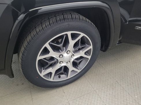 Used 2019 Jeep Grand Cherokee Overland AWD/4WD image 31