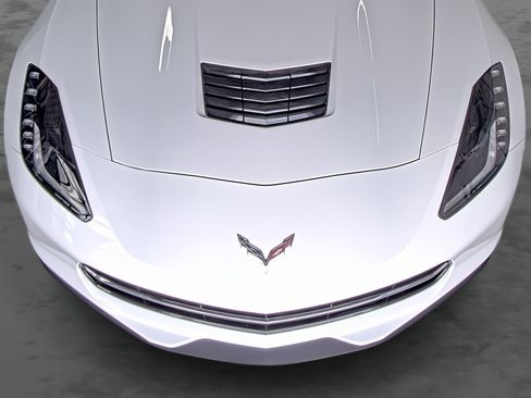 Used 2019 Chevrolet Corvette Stingray Coupe w/ Z51 1LT RWD image 18