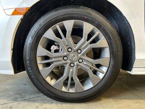 Certified 2026 Honda Odyssey Touring image 11