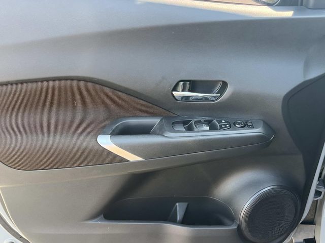 Used 2022 Nissan Kicks SR FWD image 26