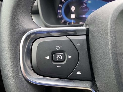 Used 2024 Volvo XC40 B5 Core image 19