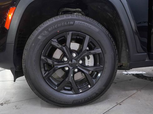 Used 2024 Jeep Grand Cherokee Altitude AWD/4WD image 30