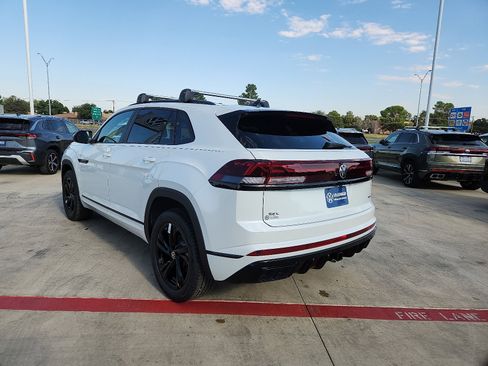 New 2026 Volkswagen Atlas Cross Sport SEL R-Line image 5