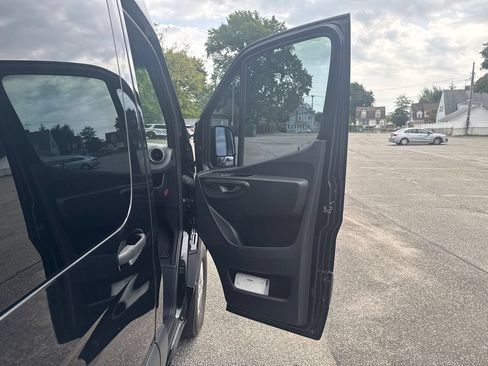 Used 2023 Mercedes-Benz Sprinter 2500 image 18