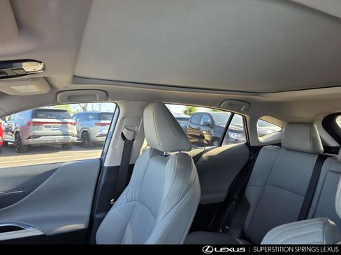 Used 2023 Toyota Venza Limited AWD/4WD image 13
