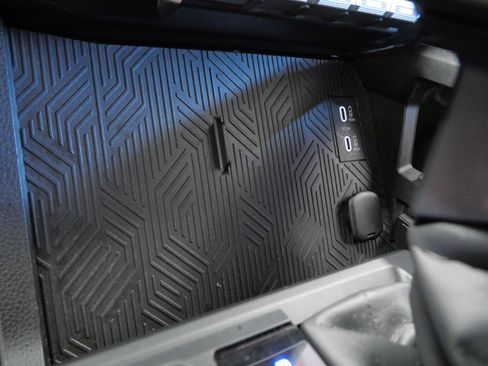 Used 2024 Toyota Tacoma TRD Off-Road image 30